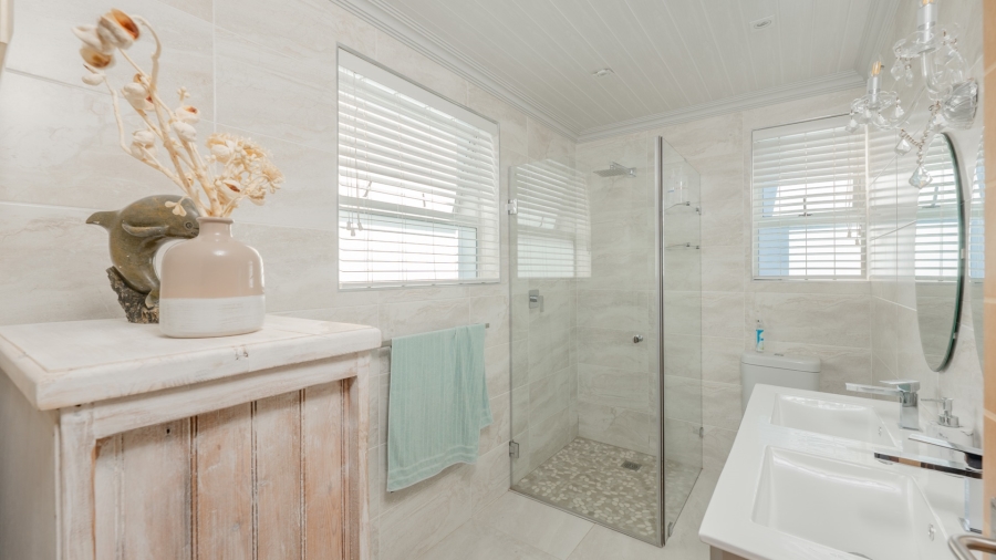 6 Bedroom Property for Sale in Struisbaai Western Cape